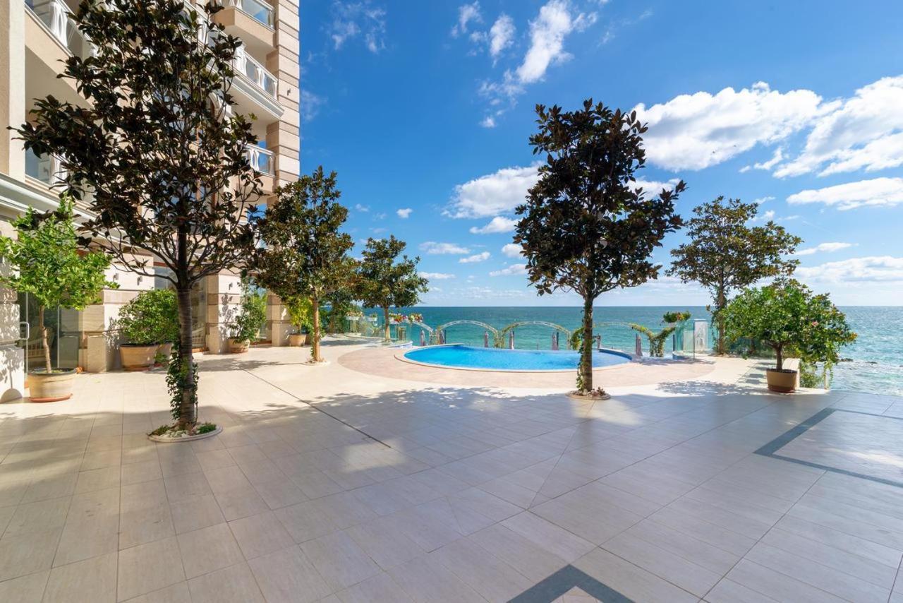 Luxurious And Panoramic Apartments At The Beach In La Mer Complex Golden Sands Bagian luar foto