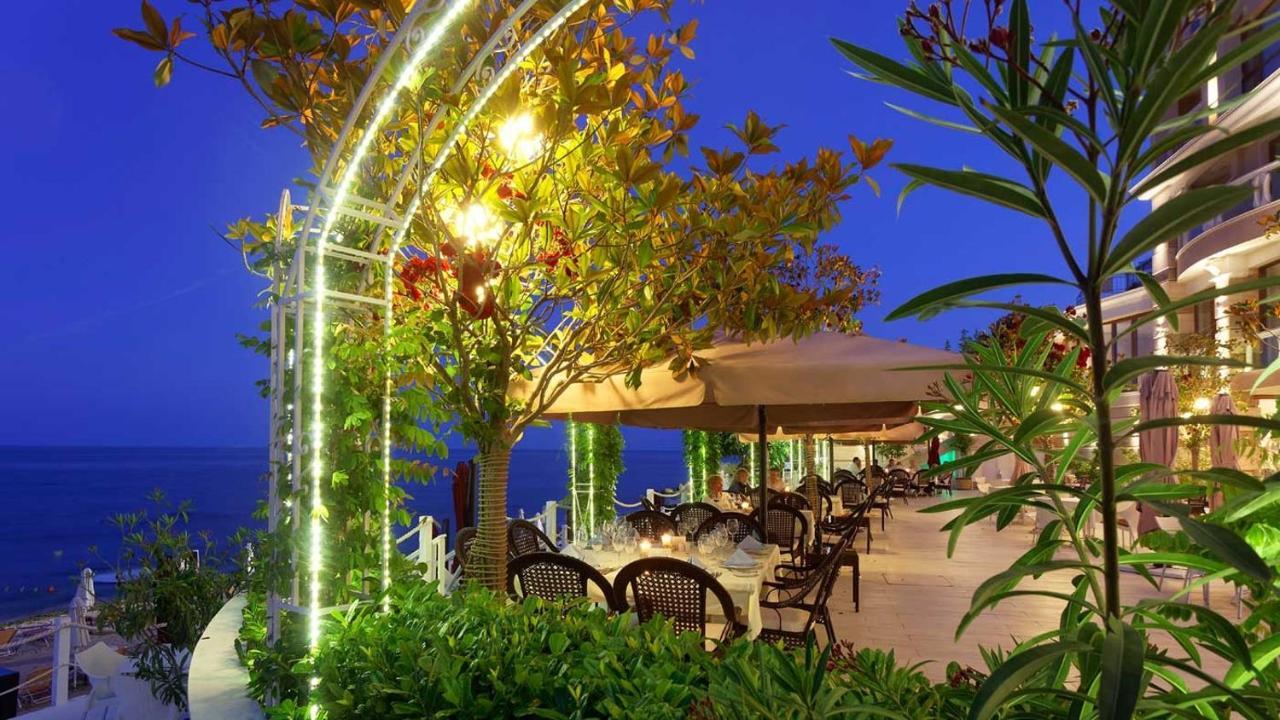 Luxurious And Panoramic Apartments At The Beach In La Mer Complex Golden Sands Bagian luar foto