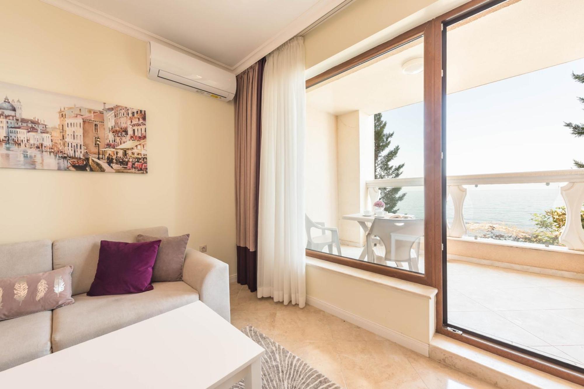 Luxurious And Panoramic Apartments At The Beach In La Mer Complex Golden Sands Bagian luar foto