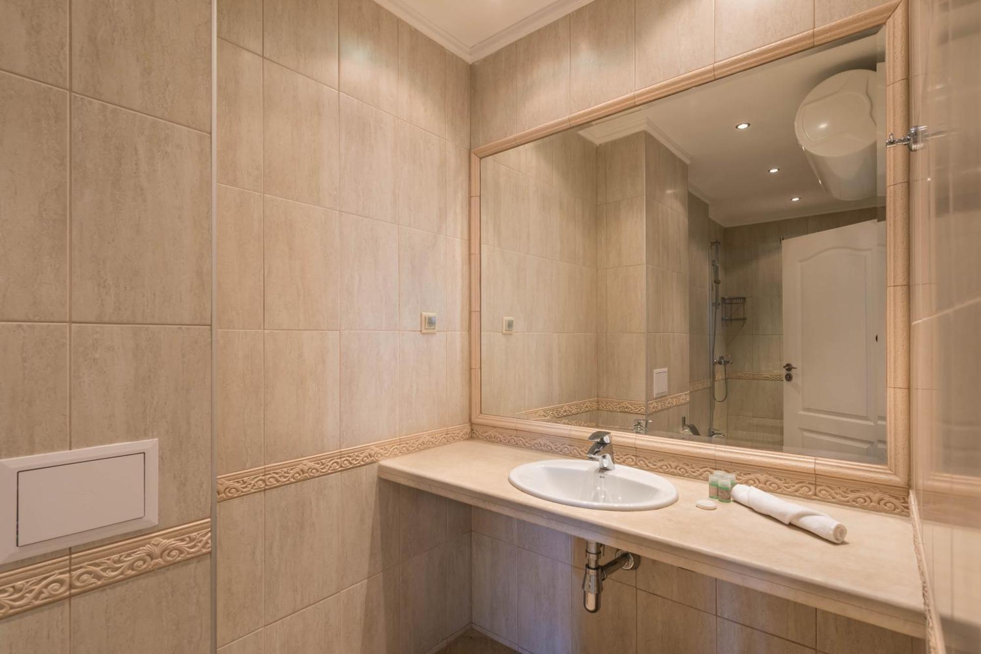 Luxurious And Panoramic Apartments At The Beach In La Mer Complex Golden Sands Bagian luar foto