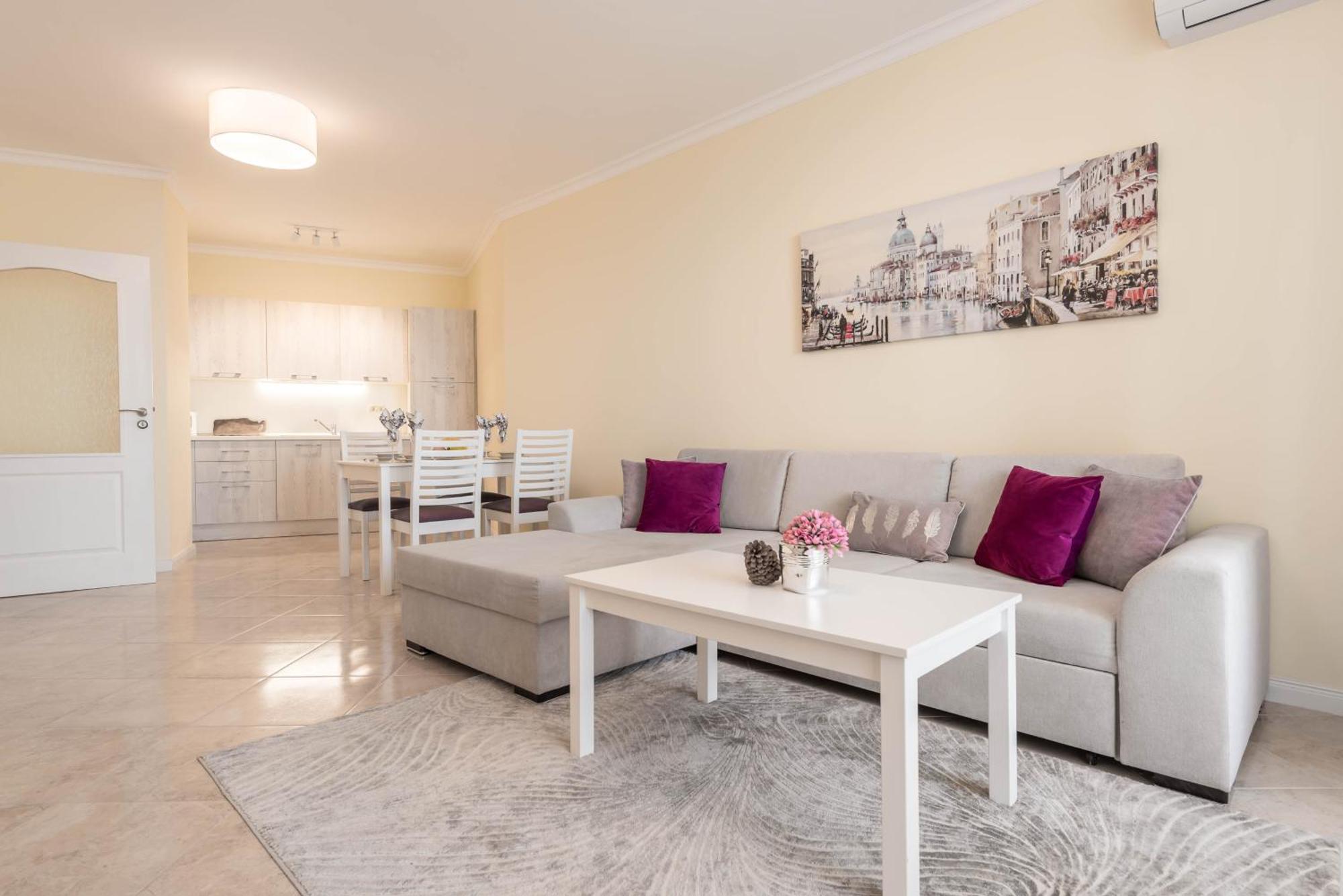 Luxurious And Panoramic Apartments At The Beach In La Mer Complex Golden Sands Bagian luar foto