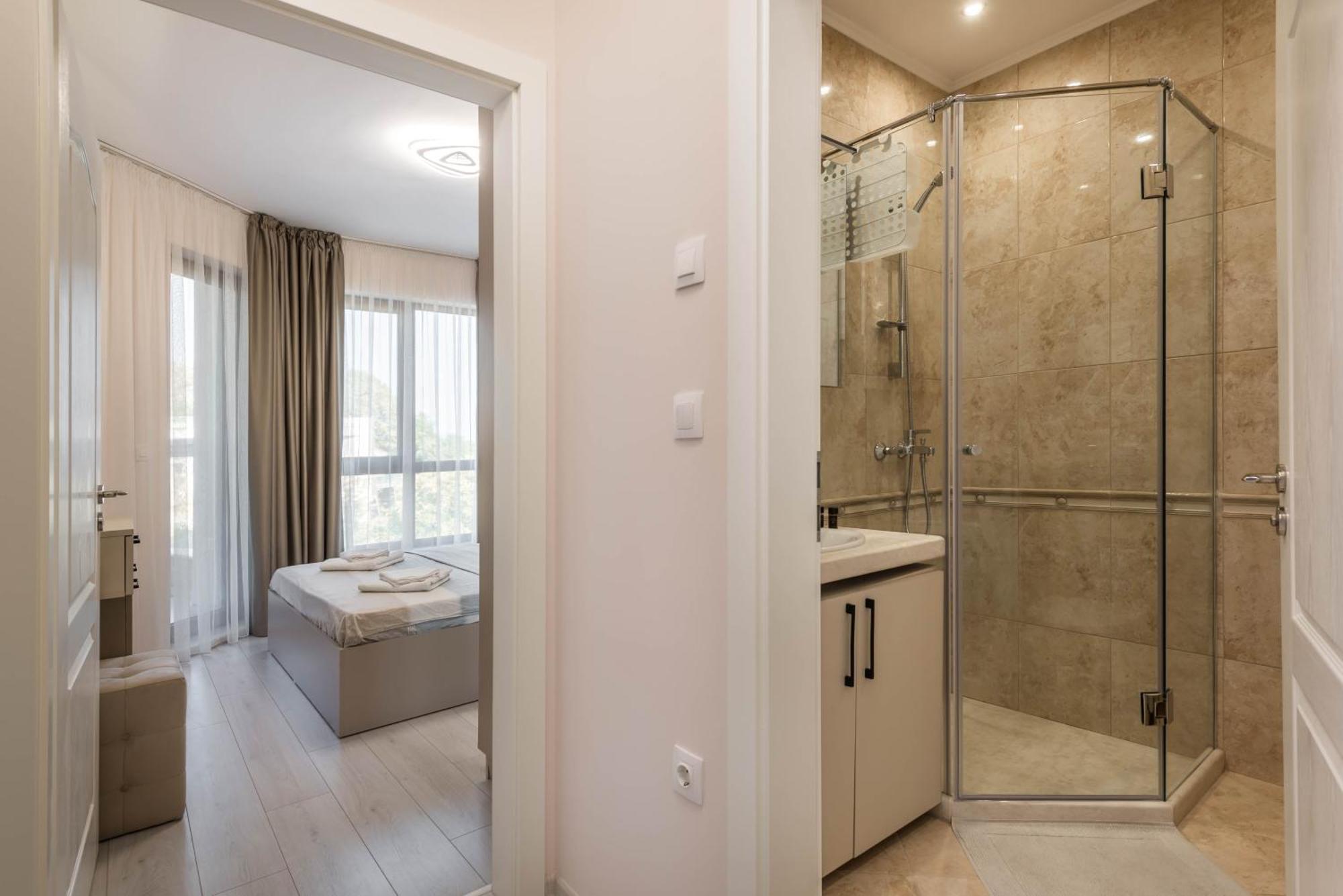 Luxurious And Panoramic Apartments At The Beach In La Mer Complex Golden Sands Bagian luar foto