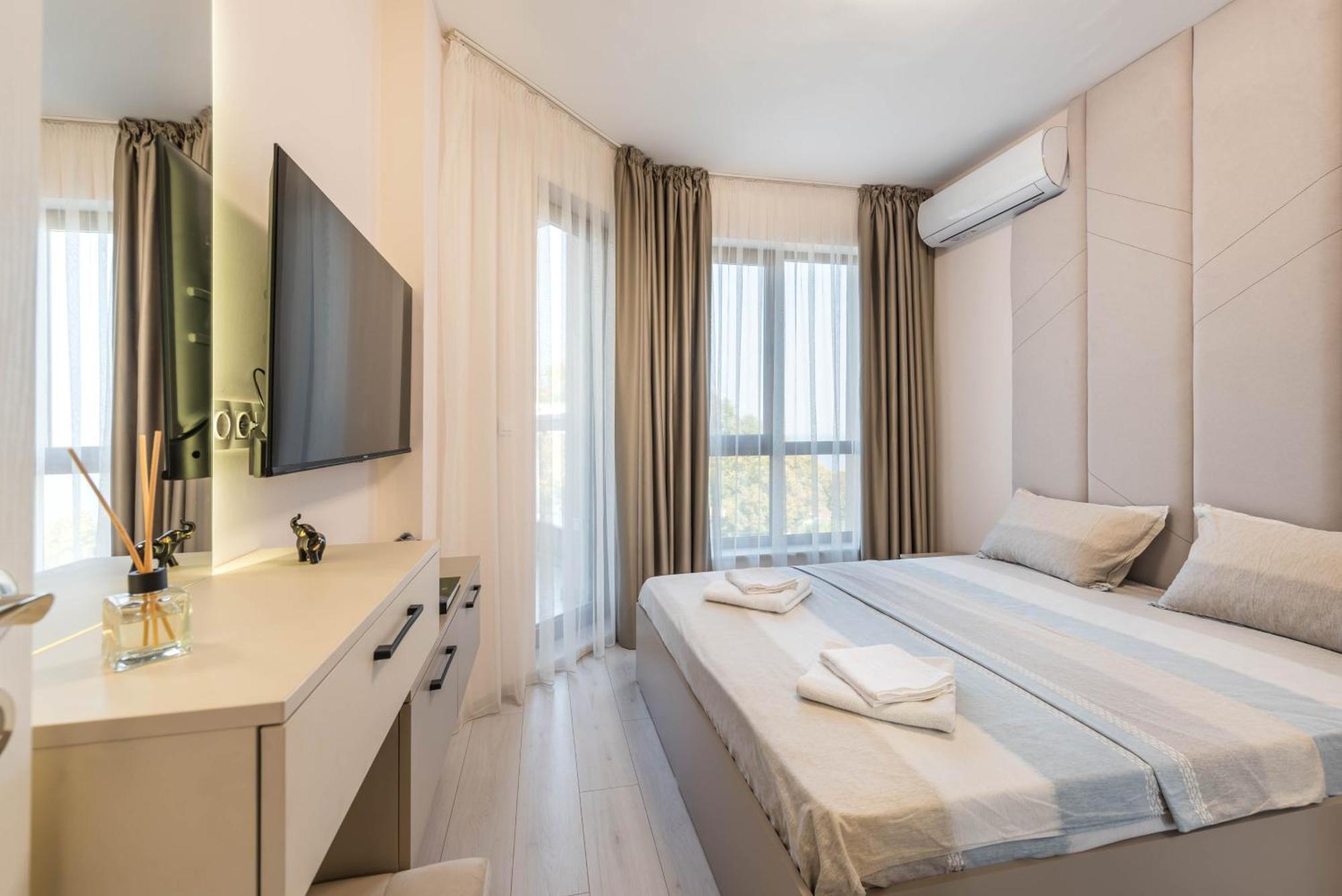 Luxurious And Panoramic Apartments At The Beach In La Mer Complex Golden Sands Bagian luar foto